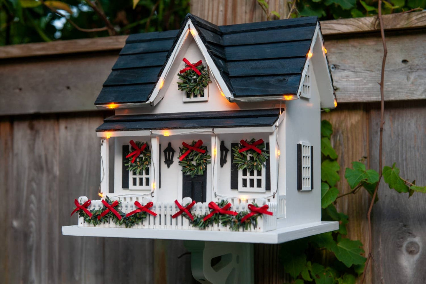 Birdhouse Holiday House w/LED Lights