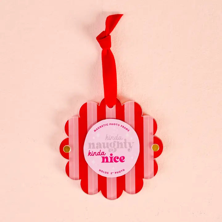 Scalloped Round Picture Frame Ornament